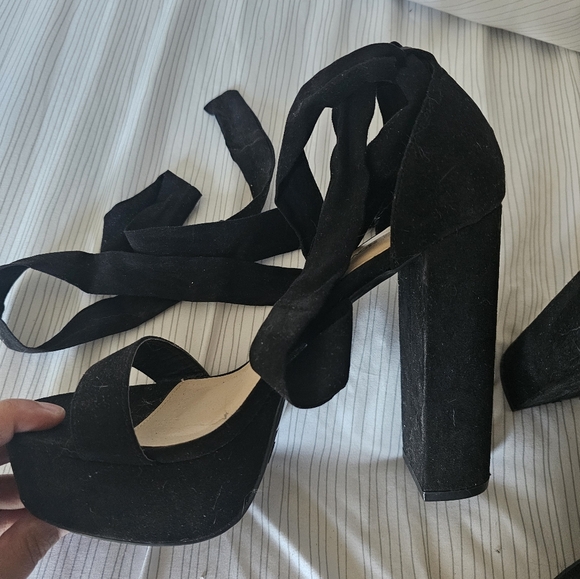 (2 for$60)Heels Fashion Nova 8.5, platform wrap chunky heel - Picture 3 of 7